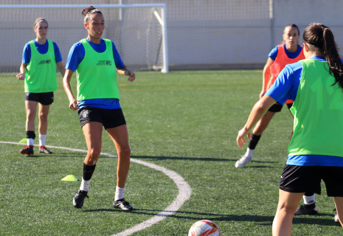 Una doble sesión de entrenamientos marcó el martes el regreso al trabajo del Sporting de Huelva. / Foto: @sportinghuelva.