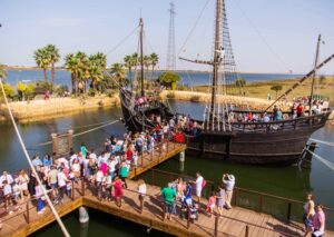 Muelle de las Carabelas 12 de octubre