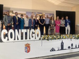 José Luis Delgado, el Beas Club de Fútbol y Pedro Cid reciben la medalla de Beas