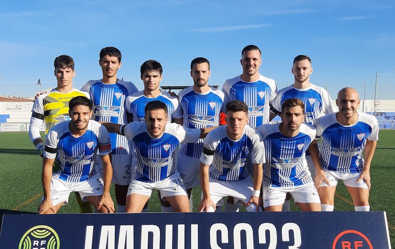 Formación inicial del Bollullos en su partido ante el Conil. / Foto: @bollulloscf1933.