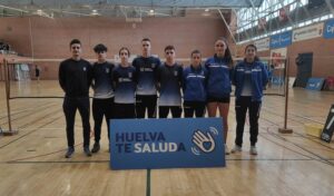 Componentes del CD Bádminton Huelva B en la cita del pasado fin de semana en San José de la Rinconada. / Foto: @CDBHUELVA.