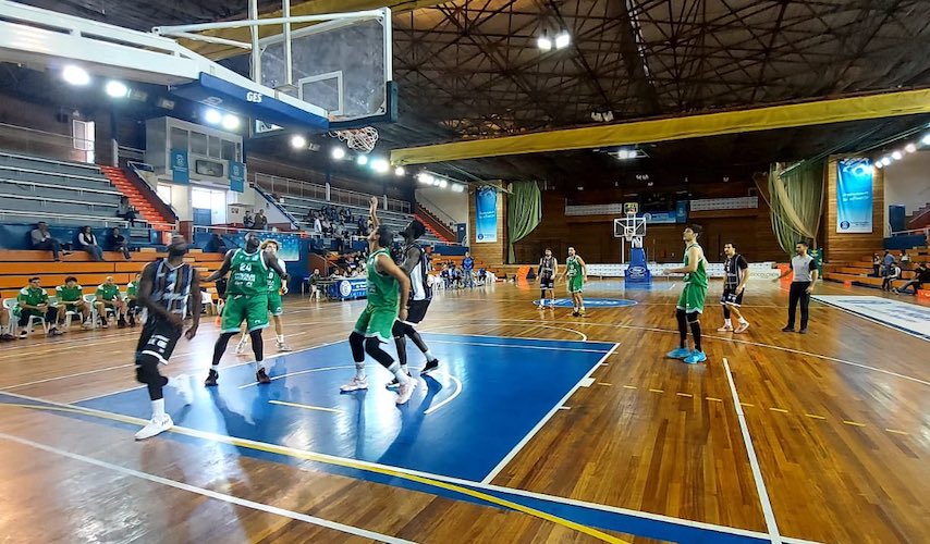 Festival del Huelva Comercio-CDB Enrique Benítez en su partido ante el Modular Moraleja. / Foto: @CDB_EBenitez.