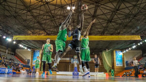 Ganar de nuevo, el reto del Huelva Comercio en su partido del domingo en San Fernando ante el CB Cimbis. / Foto: C. Verdier.