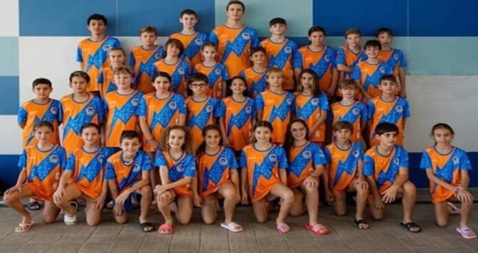 Componentes del CN Huelva en el Circuito Provincial de Jóvenes Nadadores.