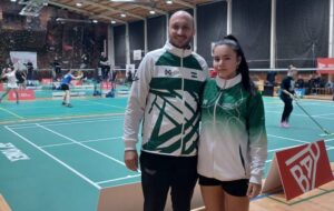 Cristina Teruel junto al técnico onubense del CAETD, Carlos Longo.