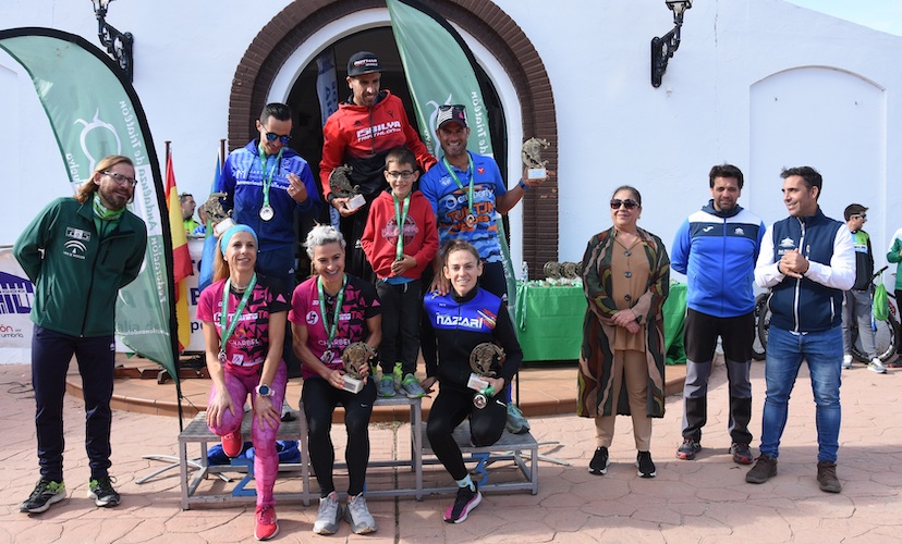 Los ganadores en las diversas categorías del IX Duatlón Cros Lagunas de El Portil.