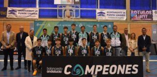 La selección de Córdoba, campeona del torneo junto a las autoridades.