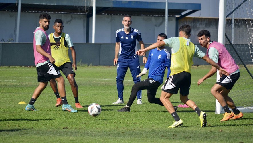 Abel Gómez y sus jugadores han preparado con esmero su complicado choque del domingo ante el Mar Menor. / Foto: @recreoficial.