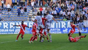 El Recre no pudo pasar de un exiguo empate ante el Sevilla Atlético en el Nuevo Colombino. / Foto: @recreoficial.