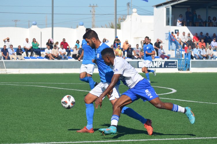 Un gol de Peter en el segundo tiempo dio el triunfo al Recre en el feudo del Mar Menor. / Foto: @recreoficial.