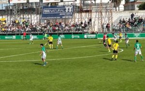 El San Roque cometió demasiados errores ante el Atlético Sanluqueño y quedó condenado a la derrota. / Foto: C. B.