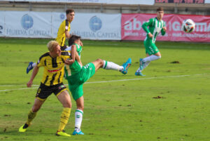 Triunfo del San Roque en casa ante un combativo Betis Deportivo. / Foto: @RBetisCantera.