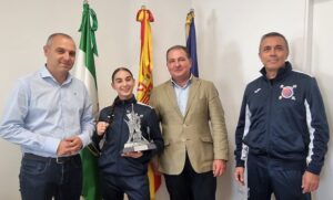 Un momento de la recepción en el Ayuntamiento de Aljaraque a la deportista Sandra Coronado.