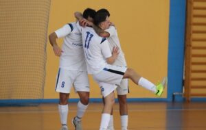 Los jugadores del Smurfit Kappa celebran uno de los goles ante el Benalup. / Foto: @LaPalmaFS.