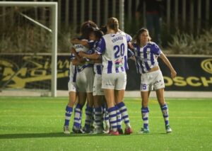 Alegría de las jugadoras del Sporting tras anotar el gol que supuso el empate. / Foto: www.lfp.es.