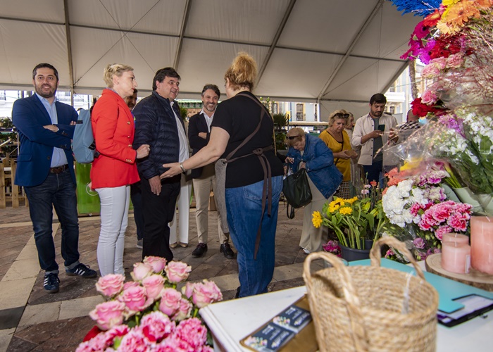 Huelva inaugura su Mercado de las Flores y las Plantas de Otoño en la Plaza  de las Monjas - Huelva Buenas Noticias