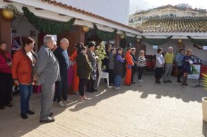 San Juan del Puerto inaugura su Mercado Navideño La alcaldesa Rocío Cárdenas y el equipo de gobierno han inaugurado a primera hora de la tarde esta nueva edición. Participan una docena de puntos de venta con hermandades, empresas y colectivos del municipio.