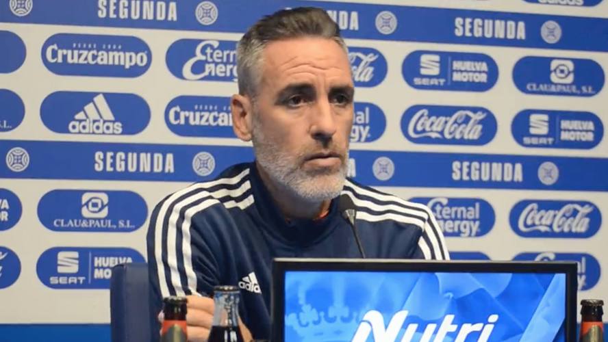 Abel Gómez, entrenador del Decano, durante la rueda de prensa de este viernes. / Foto: @recreoficial.