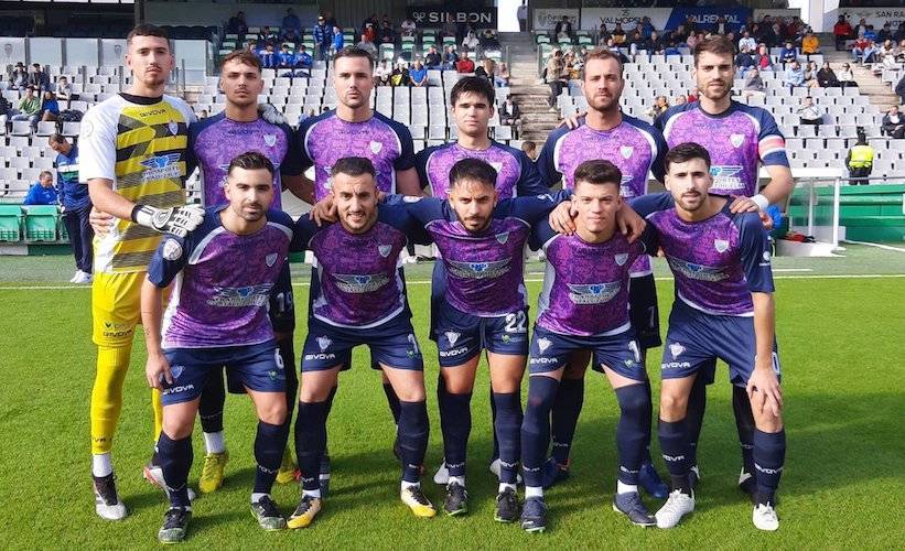 Formación inicial del Bollullos en su partido en el Nuevo Arcángel ante el Córdoba B. / Foto: @bollulloscf1933.