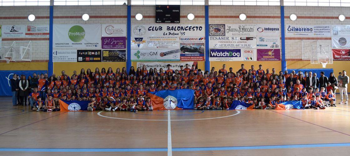 Foto de familia de los componentes de todos los equipos del CB La Palma '95 para la temporada 2022-23. / Foto: @CBLaPalma95.