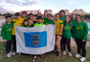 Equipo del Club Piragüismo Tartessos en la prueba celebrada en Sevilla.