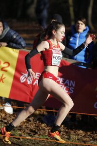 La deportista onubense, en pleno esfuerzo en su sensacional carrera en Turín. / Foto: @atletismoRFEA.