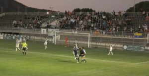 Los jugadores del Recre casi ni celebran el gol de Laerte. / Foto: Captura imagen webdirecto.