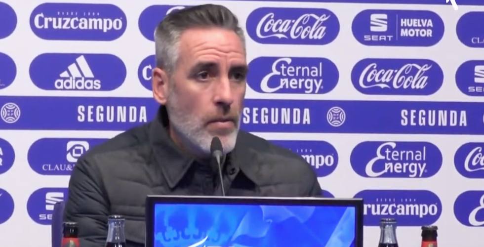 Abel Gómez, entrenador del Recreativo de Huelva, durante la rueda de prensa de este viernes en la previa del choque en Yecla. / Foto: Captura imagen Recre TV.