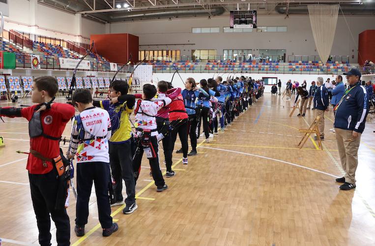 Arqueros en la línea de tiro durante el Campeonato celebrado en Vícar (Almería). / Foto: @clubasirio.