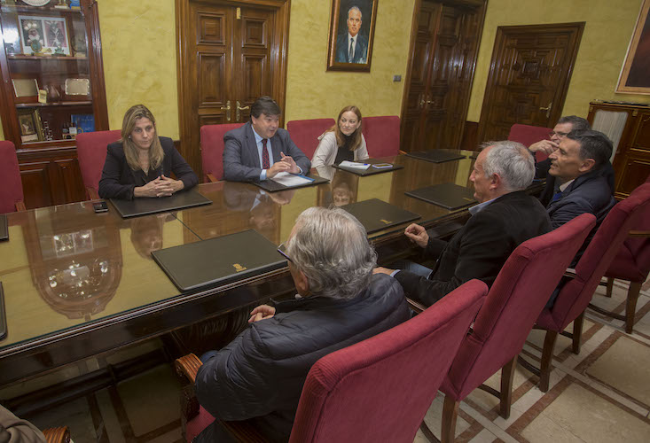 Representantes municipales y del Recreativo de Tenis mantuvieron la primera reunión preparatoria de la 98 edición de la Copa del Rey.