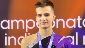 Jesús Casado, deportista del Rítmico Colombino, ha ascendido a la máxima categoría de la gimnasia rítmica nacional.