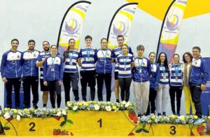 Medallistas del IES Bádminton La Orden en el torneo celebrado en Palos de la Frontera.