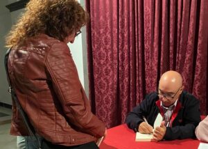 Manuel nos trae su primera novela, de temática paranormal de la mano de la editorial Autografías.