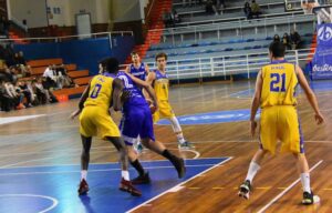 La defensa del PMD Aljaraque fue clave en su triunfo a domicilio ante el Baublock Gymnástica. / Foto: CB Huelva La Luz.