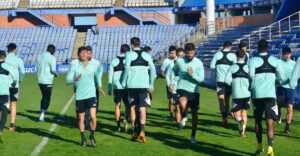 Los jugadores del Recre, preparados para el partido del domingo ante el UCAM Murcia. / Foto: @recreoficial.