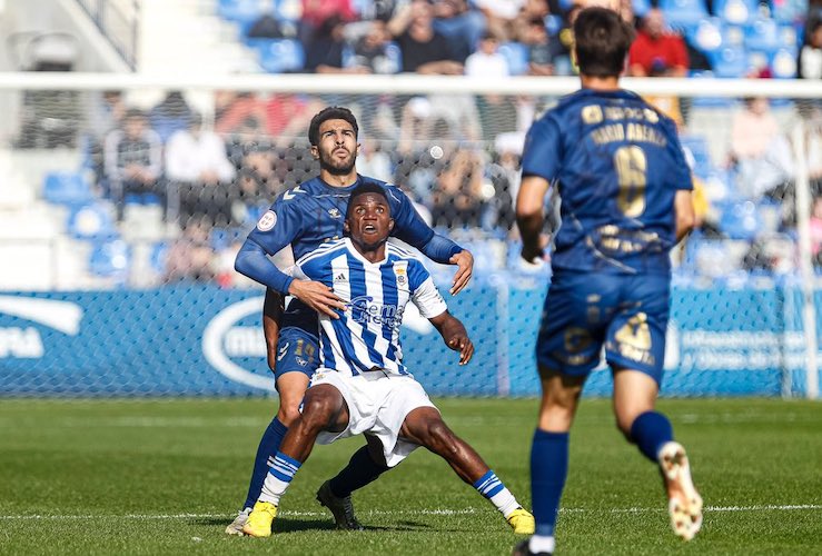 Empate del Recre en su partido en La Condomina ante el UCAM Murcia. / Foto: @UCAMMurciaCF.