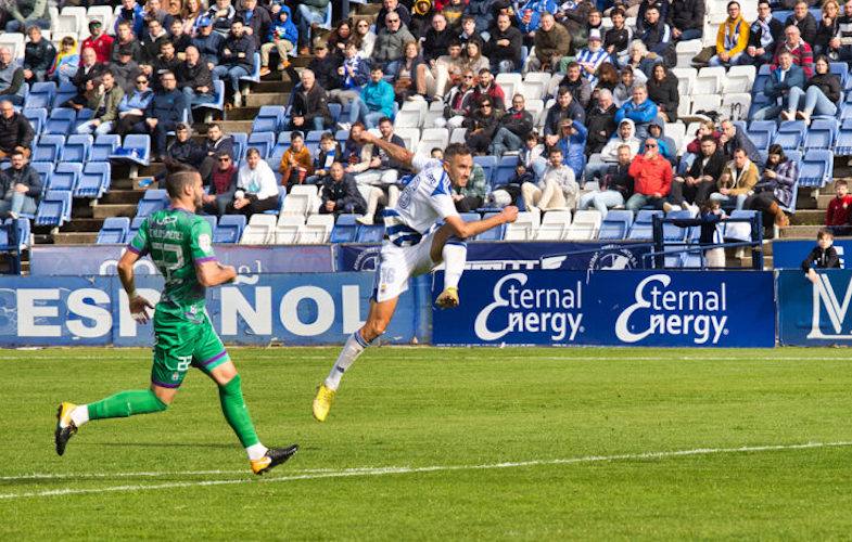 Pablo Caballero se lesionó en el partido del domingo ante el At. Mancha Real. / Foto: Blas Garrido / @recreoficial.