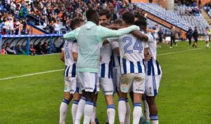 El exigente partido ante el UCAM Murcia demanda un Recre muy unido si quiere ganar. / Foto: Blas Garrido / @recreoficial.