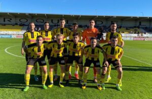 Formación inicial del San Roque en su partido ante el Mar Menor. / Foto: Kiko Vázquez.