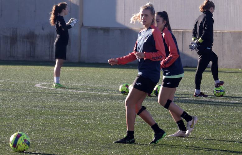 Vuelta a los entrenamientos del Sporting para preparar el choque del jueves en Sevilla. / Foto: @sportinghuelva.