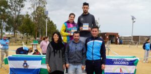 Los ganadores del Cross, Mourad Ed Dafali y Estefanía Rouco, junto a los concejales Penélope Jiménez y Miguel Beltrán y Juan Bautista Morales del Club Arcoiris, organizador de la prueba.