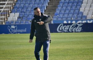 Abel Gómez, entrenador del Recre, en un entrenamiento esta semana. / Foto: @recreoficial.