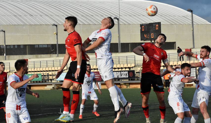 Ganar el domingo al SC Puente Genil, el reto del Ayamonte para seguir escalando posiciones en la tabla. / Foto: J. L. Rúa.