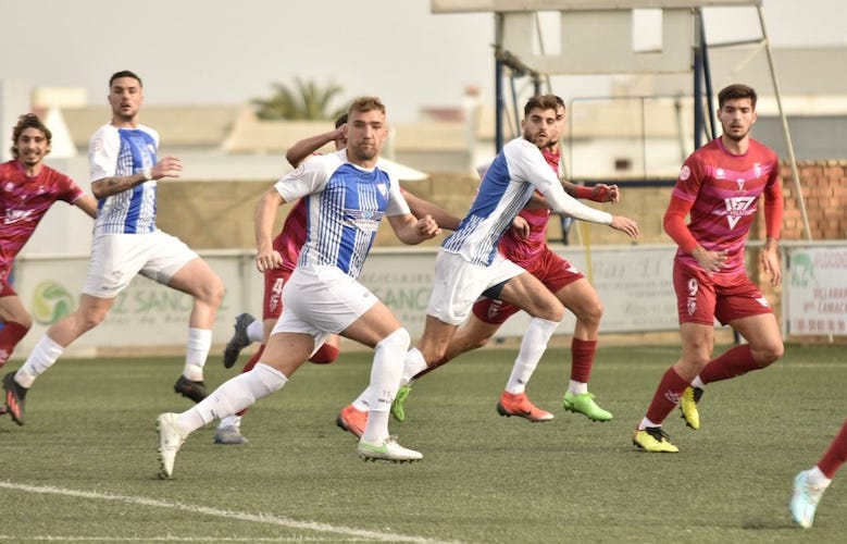 Tras el traspié sufrido ante el líder Atlético Antoniano, el Bollullos acude a Lucena con intención de ganar. / Foto: David Rodríguez Iglesias.