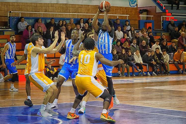 Ganar en el Andrés Estrada al CB Cimbis, objetivo del Huelva Comercio Viridis este domingo. / Foto: C. Verdier.