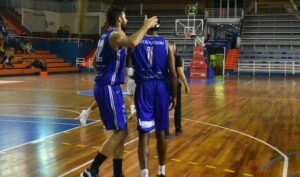 Morales y Nickerson, dos de los baluartes del Ciudad de Huelva en su triunfo ante el CB San Fernando. / Foto: CB Huelva La Luz.