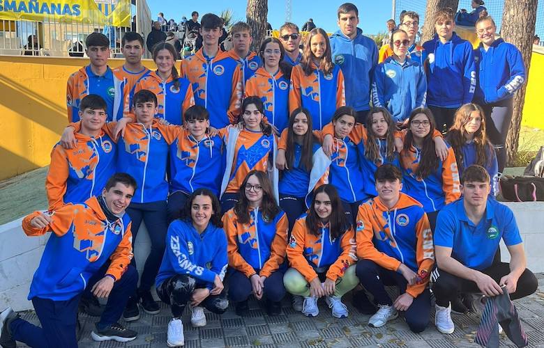 Componentes del CN Huelva en una de las pruebas de la Copa de Andalucía de Clubes de Natación. / Foto: @CNHUELVA.