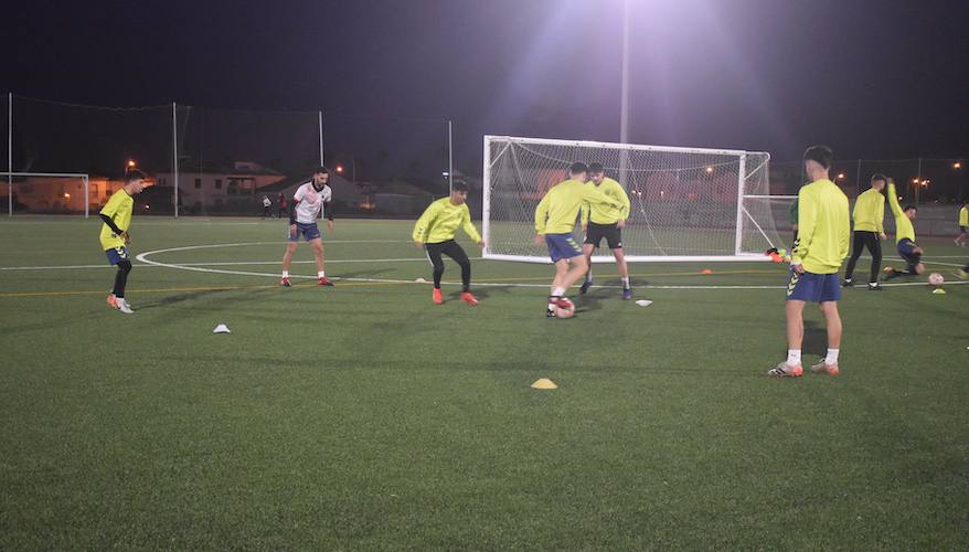 Los jugadores del Cartaya han trabajado duro esta semana preparando el duelo ante el Conil. / Foto: @AD_Cartaya.