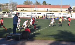 Derrota clara del Cartaya en el Municipal de Lebrija ante el Atlético Antoniano. / Foto: @AD_Cartaya.