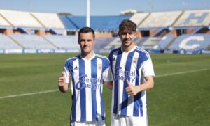 Nacho Heras -izquierda- y Mario Robles, con ganas de estrenarse como jugadores del Recreativo de Huelva. / Foto: Fran Álvarez / @recreoficial.